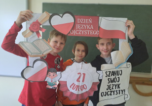 uczniowie w fotoramce