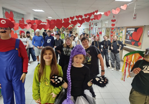 Uczniowie podczas balu ostatkowo-walentynkowego.