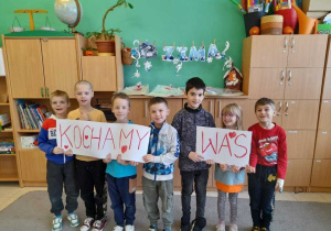 Napis uczniów - Kochamy Was