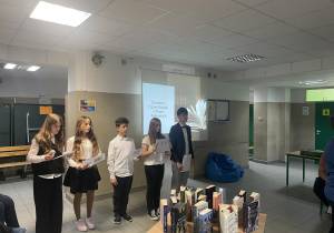 Zdjęcie uczniów biorących udział w prelekcji