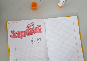 Ulotka Solidarność wklejona do zeszytu
