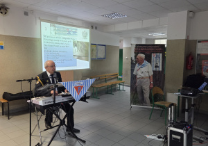 Na zdjęciu prelegent - Mirosław Firkowski