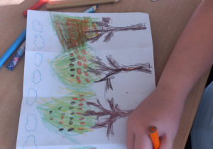 dzieci podczas pracy