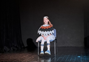 Alicja z klasy 5 podczas recytacji