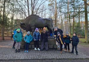 Uczniowie podczas wycieczki do Leśnego Zakątku.