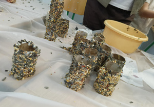 Karminki zrobiony z odpadów.