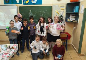 Uczniowie 4c podczas Wigilii.