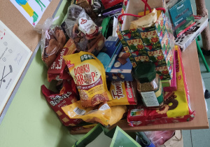 Dary od społeczności szkolnej ISP 67.