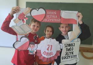 uczniowie w fotoramce