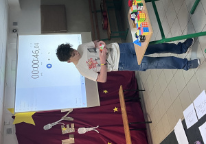 Uczestnik podczas prezentacji swojego talentu.