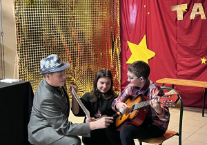 Drużyna podczas prezentacji swojego talentu.