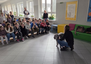 Pani weterynarz wraz z psem.