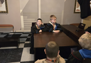 Uczniowie podczas zabawy w Miniciti.