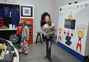 Uczniowie podczas zabawy w Miniciti.