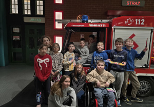 Uczniowie podczas zabawy w Miniciti.