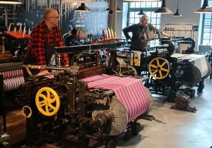 Na zdjęciu prowadzący warsztaty w Centralnym Muzeum Włókiennictwa.