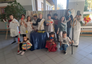 uczniowie w roli greckich bogów