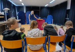 Uczniowie podczas warsztatów z edukacji regionalnej poświęconych Łodzi.