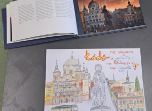 Pocztowka z pozdrowieniami z Łodzi w języku angielskim oraz oryginalne hasło reklamowe dla Łodzi.