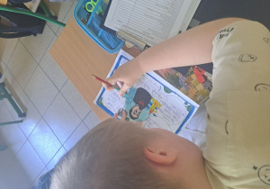 uczniowie podczas pracy