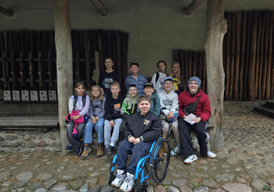 Uczniowie klasy 5 a podczas wycieczki do Biskipina