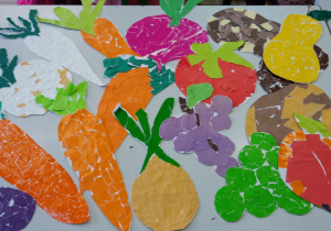 Prace plastyczne wydzieranki - owoce i warzywa różne.