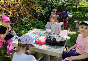 Piknik w ogrodzie botanicznym