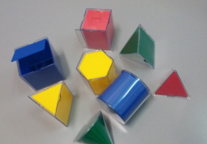 kolorowy zestaw do nauki geometrii