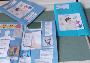 Uczniowie wykonali lapbooka tematycznie związanego z Światowym Dniem Świadomości Autyzmu