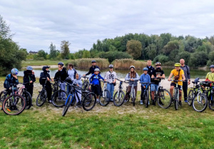 Zdjęcie grupowe uczestników rajdu - zdjęcie wykonane w trakcie rajdu