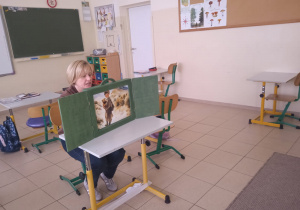 nauczyciel czyta