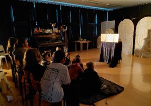 Uczniowie poznali ciekawostki Łodzi za pomocą Teatrzyku Kamishibai